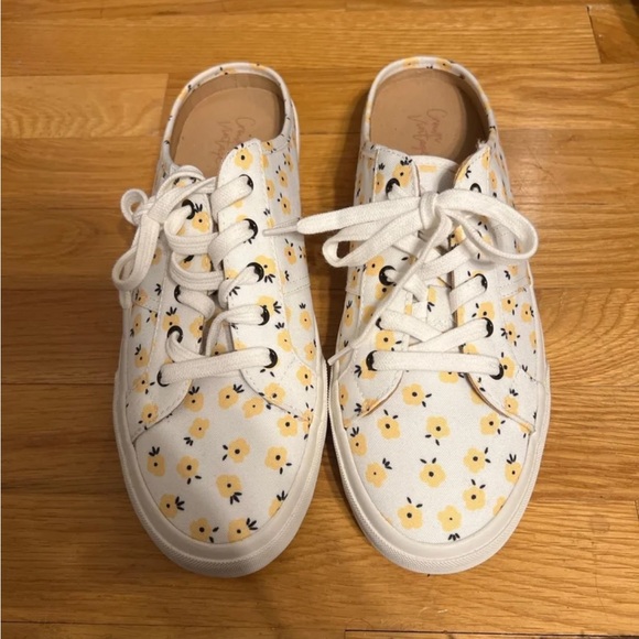 NWOT Crown Vintage Slip-On Floraine Sneakers Size 11 Women’s - Picture 2 of 5